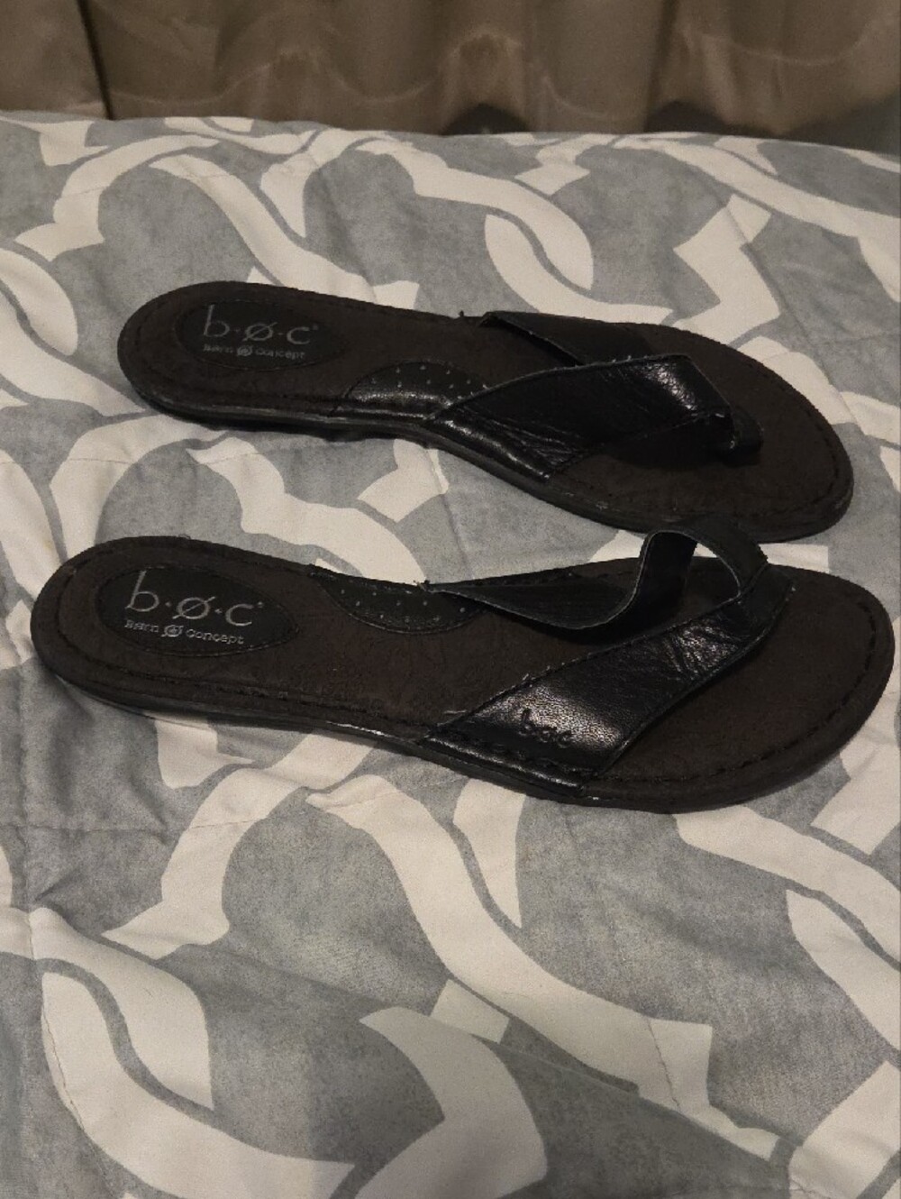BORN CONCEPT (b.o.c.) Black Leather Thong Slide Sandals - Picture 4 of 4